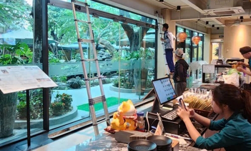 Thi công lắp đèn tại dương kinh